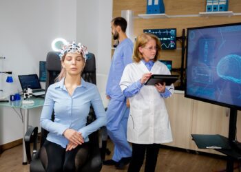 Review of Alzheimer’s disease drugs and their relationship with neuron-glia interaction